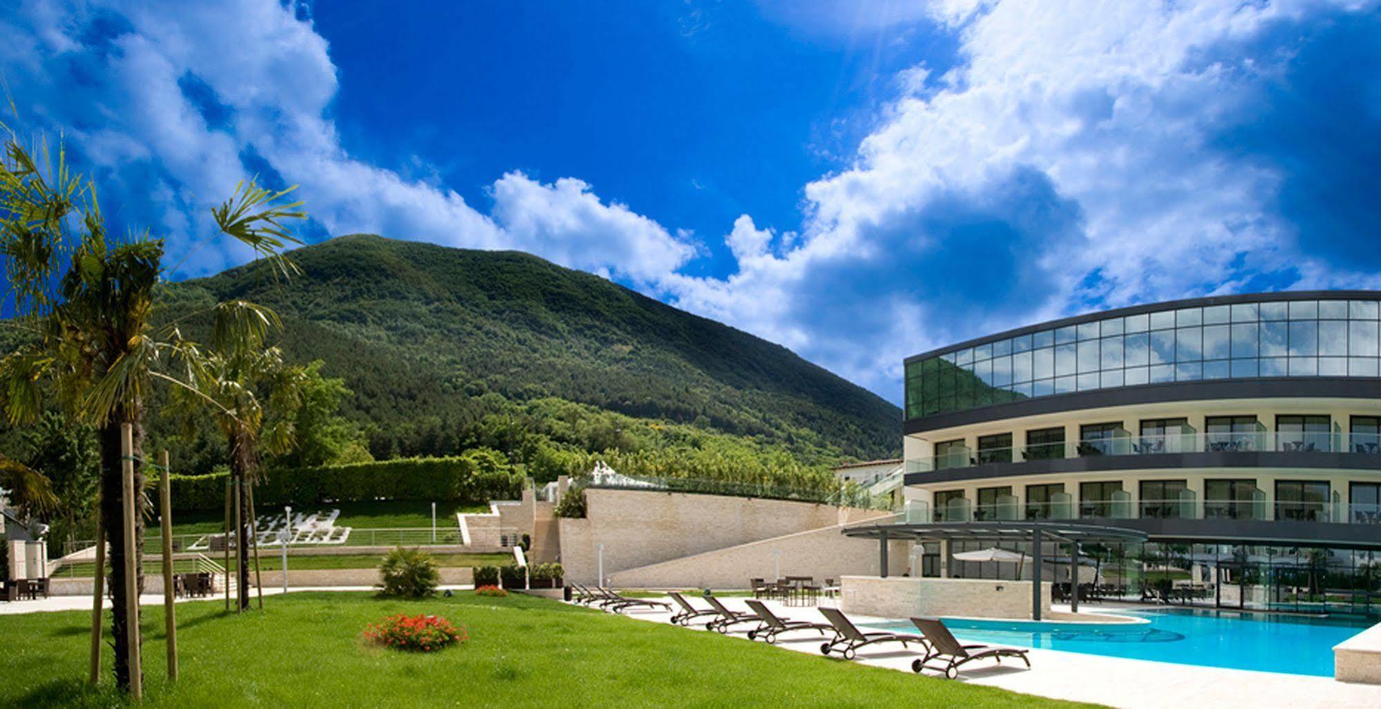 Fonte Del Benessere Resort كاستلبتروسو المظهر الخارجي الصورة